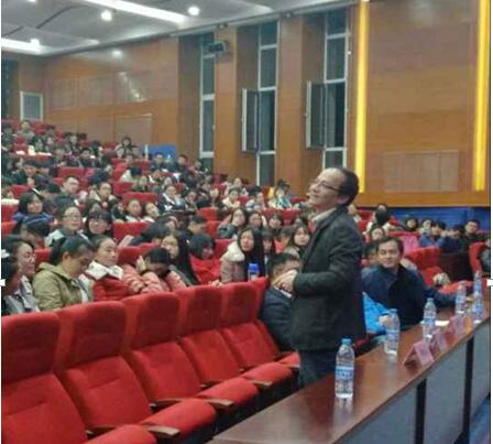 永利官网隆重召开新生专业介绍会